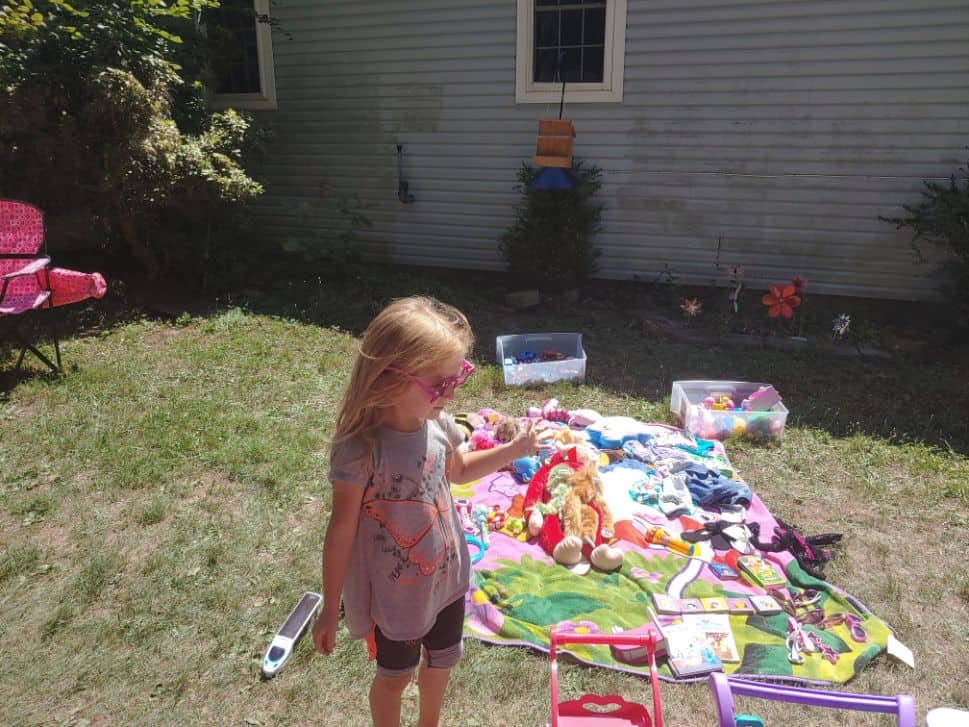 how-to-shop-at-yard-sales-and-similar-sales